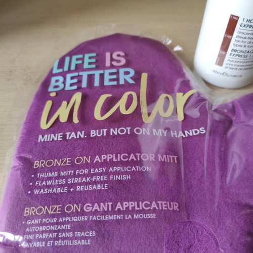 Self tanning set new with applicator mitt for perfect application