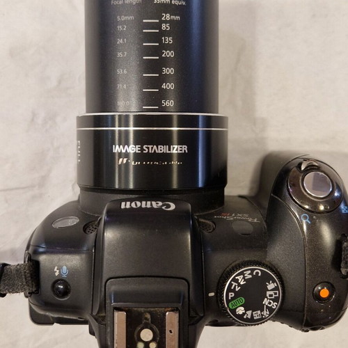 Canon PowerShot SX1 IS digital camera, 20x optical zoom, Full HD