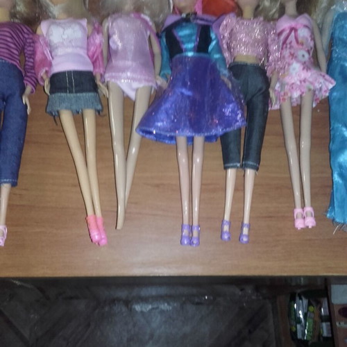 Σετ 7 κούκλες Barbie