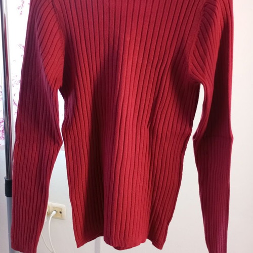 Woolen burgundy sweater size L like new