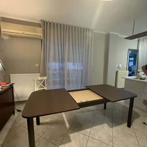 Extendable dining table up to 260cm like new