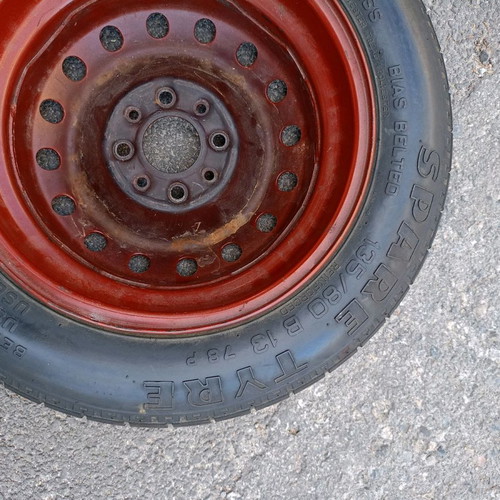 Car tire Pirelli 135/80/13