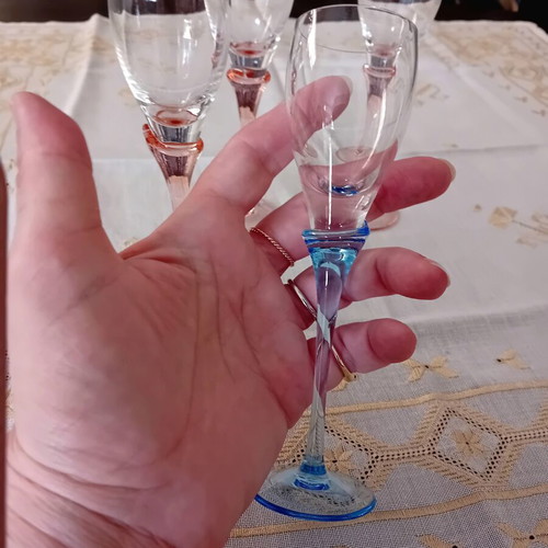 Set of four vintage stemmed glasses in blue and salmon shades like new