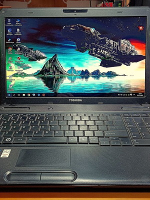 Toshiba Satellite C-660 Laptop μεταχειρισμένο με Intel Core i3, 6GB RAM, SSD 120GB, Windows 10