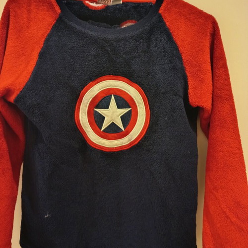 Captain America fleece pajama like new, size 10-11 years