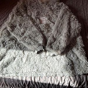 Fluffy hood blanket