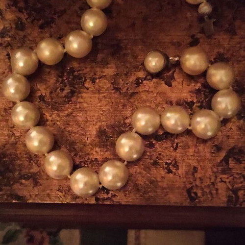 Pearl necklace like new, large size with beautiful clasp
