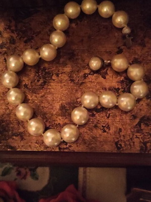 Pearl necklace like new, large size with beautiful clasp
