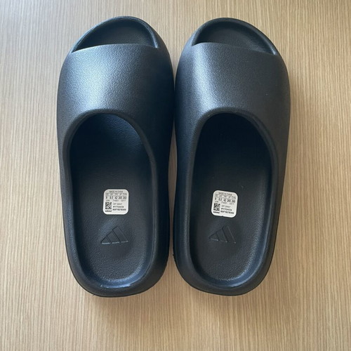 Adidas Yeezy Slides Onyx black, size 42