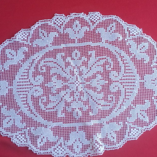 Oval filet lace doily handmade vintage 1950s from Tinos