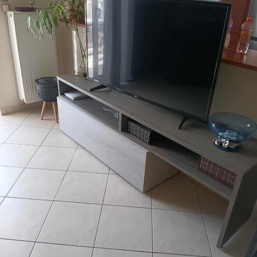Επιπλο τηλεόρασης σαν καινούργιο σε άριστη κατάσταση