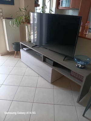 Επιπλο τηλεόρασης σαν καινούργιο σε άριστη κατάσταση