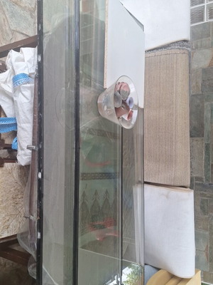 Glass used with thickness 2.4 and dimensions 204x102 and 0.8x44.3