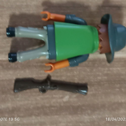 Playmobil explorer like new with rifle and hat