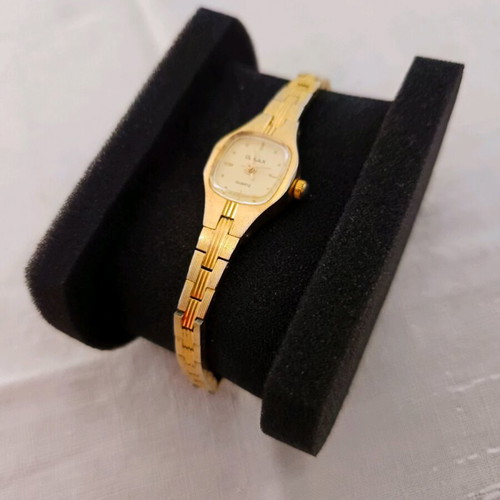 Quartz wristwatch women's like new, jewelry, 23 mm diameter