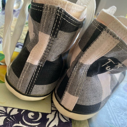 Canvas boots like new, athletic style, size 39