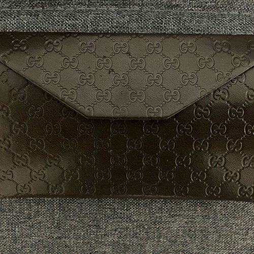 Gucci case like new, black and gray