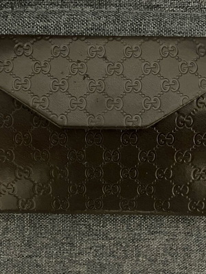 Gucci case like new, black and gray