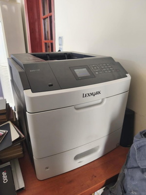 Lexmark MS811dn laser printer like new with 2 free inks