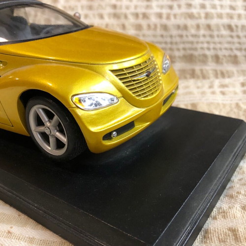 Maisto Chrysler Pronto Cruizer 1:18 original concept version collectible car like new
