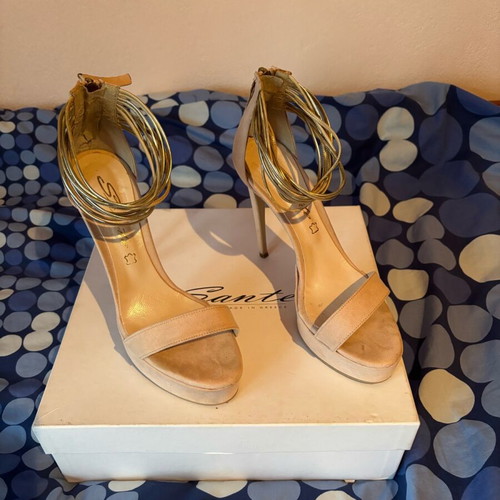 Sante sandals like new, size 39, pink suede with gold laces