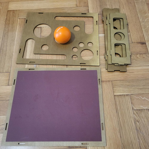 Cat Nail Care and Activity Box made of solid wood with integrated sandpaper