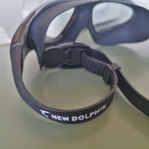 New Dolfin snorkeling mask black silicone straps