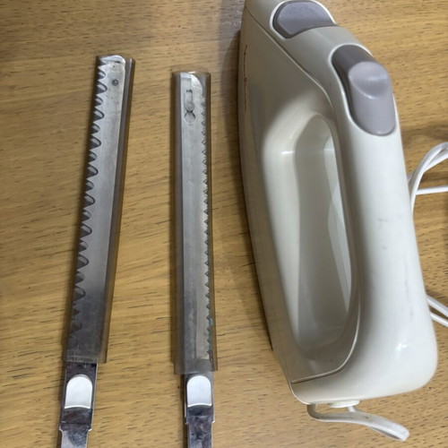Electric knife Moulinex like new with two pairs of detachable blades