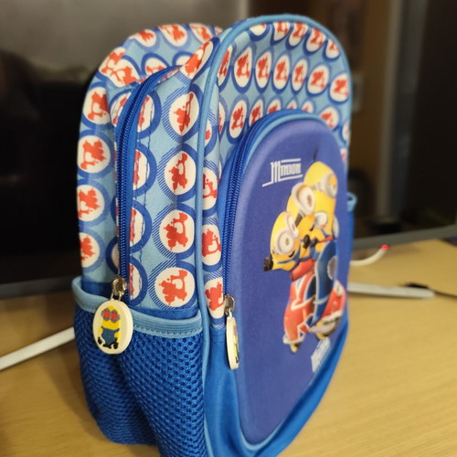 Minions Preschool Bag like new with 3D front design and mesh pockets