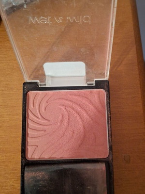 Wet and Wild blush pearlescent pink like new