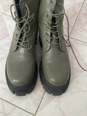 Women's ankle boots like new, size 40