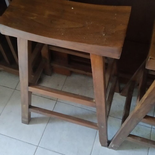Wooden stools short 2pcs and tall 2pcs like new, total 4 pcs