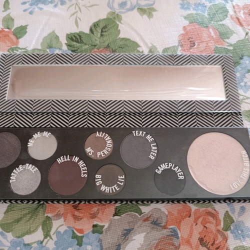 MAC Basic Bitch Eyeshadow Palette limited edition like new