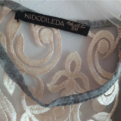 Nidodileda τοπ σαν καινούργιο, small/medium, άσπρο και γκρι με δαντέλα
