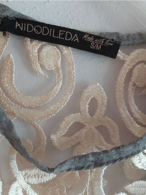 Nidodileda τοπ σαν καινούργιο, small/medium, άσπρο και γκρι με δαντέλα