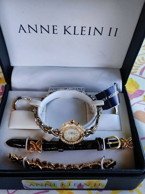 Γυναικείο ρολόι Anne Klein καινούριο με 3 εναλλάξιμα λουράκια και αδιάβροχο 10μ