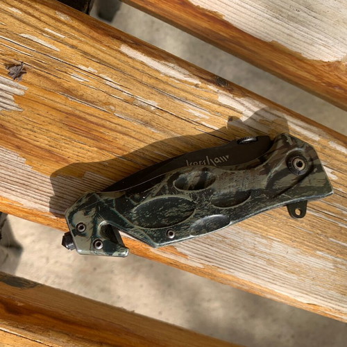 Kershaw folding knife used with blade lock