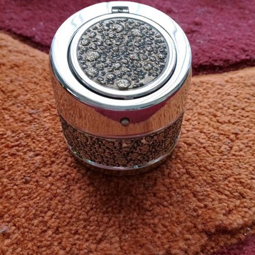 Windproof metal ashtray like new with lid