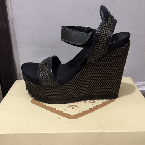 Fred platform sandals used, black leather sole, green mesh straps, size 38