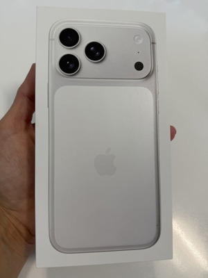 Apple iPhone 17 Pro Max 256GB like new, silver