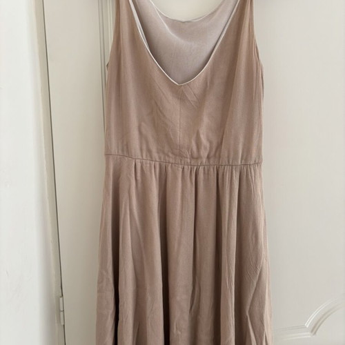 Sleeveless nude dress used, size M 38 10, elastic waist