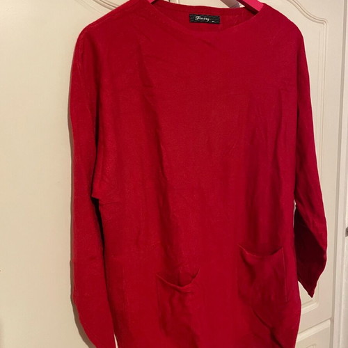 Red pullover like new, ML