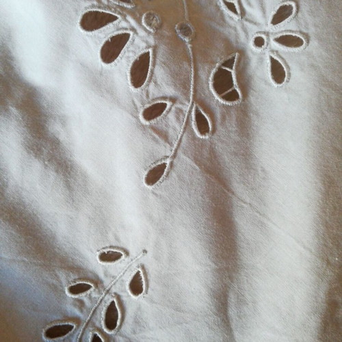 Kitchen apron new with cutwork embroidery machine-made