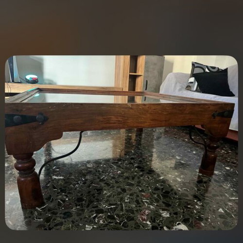 Τραπεζάκι σαλονιού με τζάμι από ινδικό ξύλο σαν καινούργιο