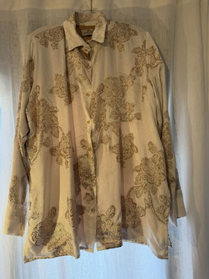 Nidodileda shirt size S, like new, white and gold