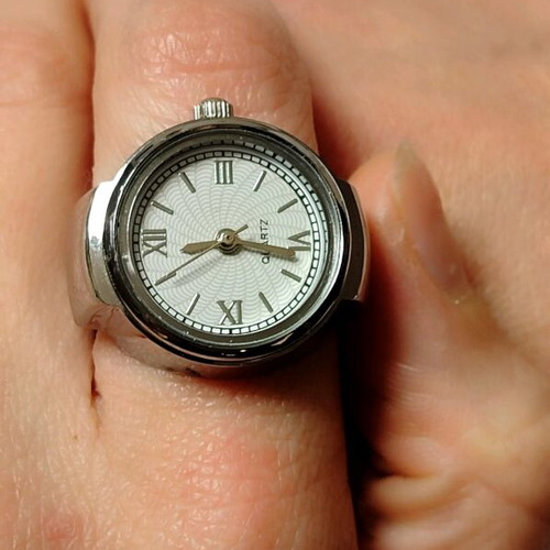 Global Watch Women's Ring Watch new with quartz mechanism