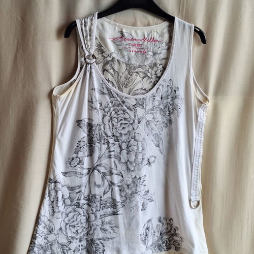 Karen Millen Large satin white black T-shirt with designs used