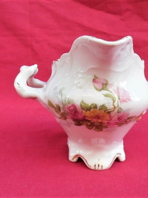 Πορσελάνινη σαλτσιέρα Baruch Temesvar με χρυσά φινιρίσματα και λουλούδια