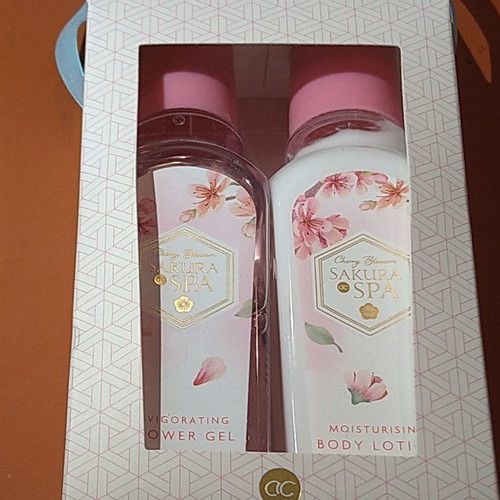 Bath set with shower gel and body lotion in gift packaging