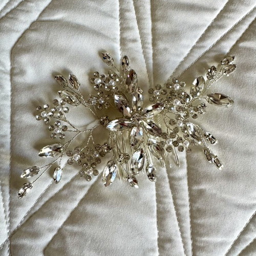 Bridal hair comb with crystals and pearls, silver tone